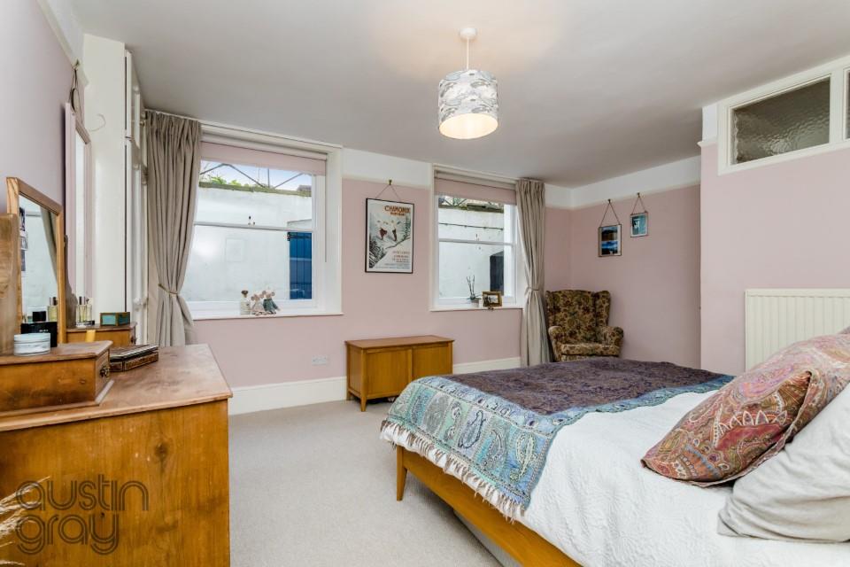 Clifton Hill, Brighton Austin Gray