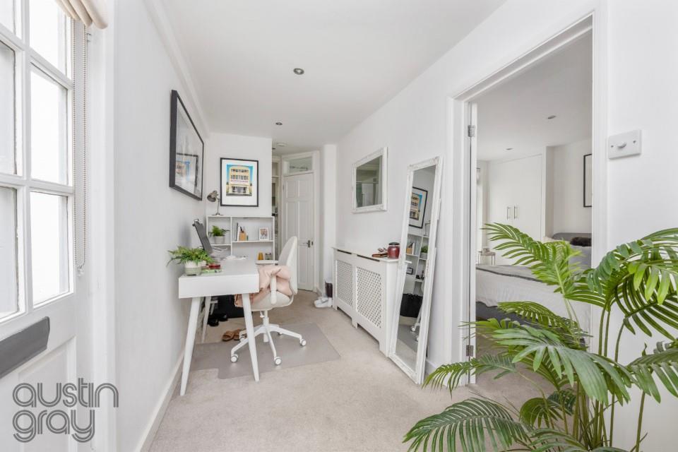 Hova Villas, Hove Austin Gray