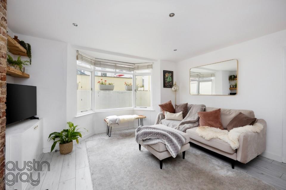 Hova Villas, Hove Austin Gray