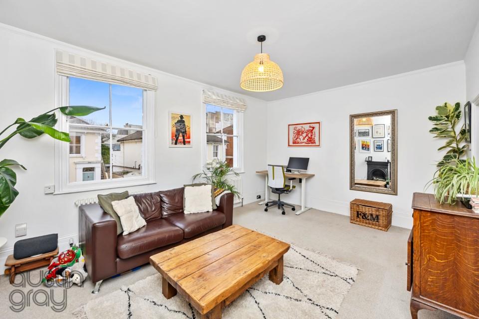 Hova Villas, Hove Austin Gray