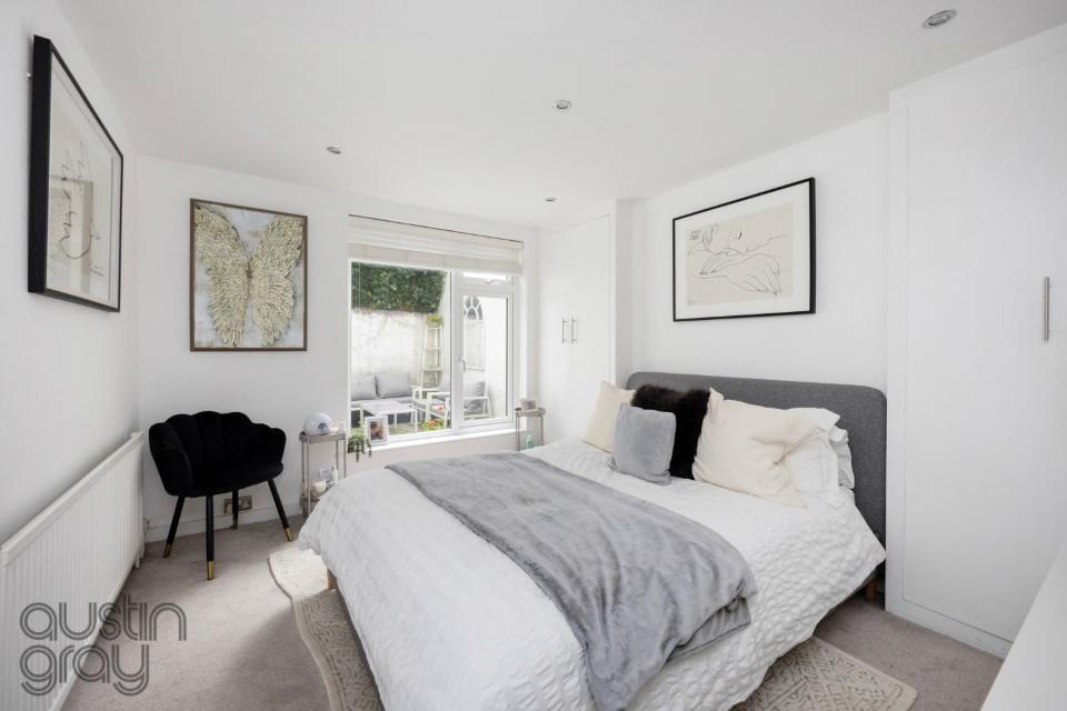 Hova Villas, Hove Austin Gray