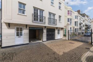 Russell Mews, Brighton