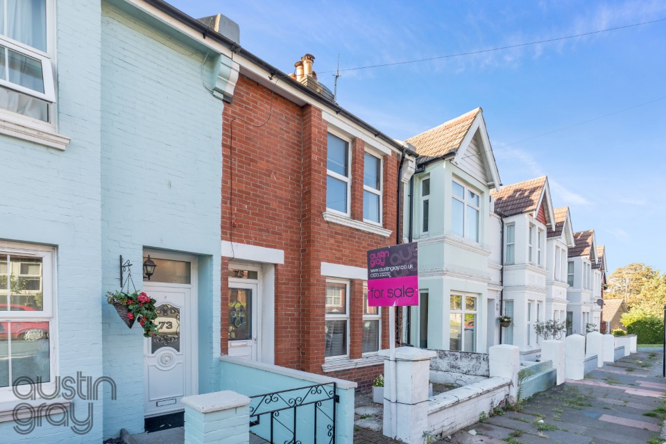 Live this morning and already 14 viewings arranged ! Austin Gray